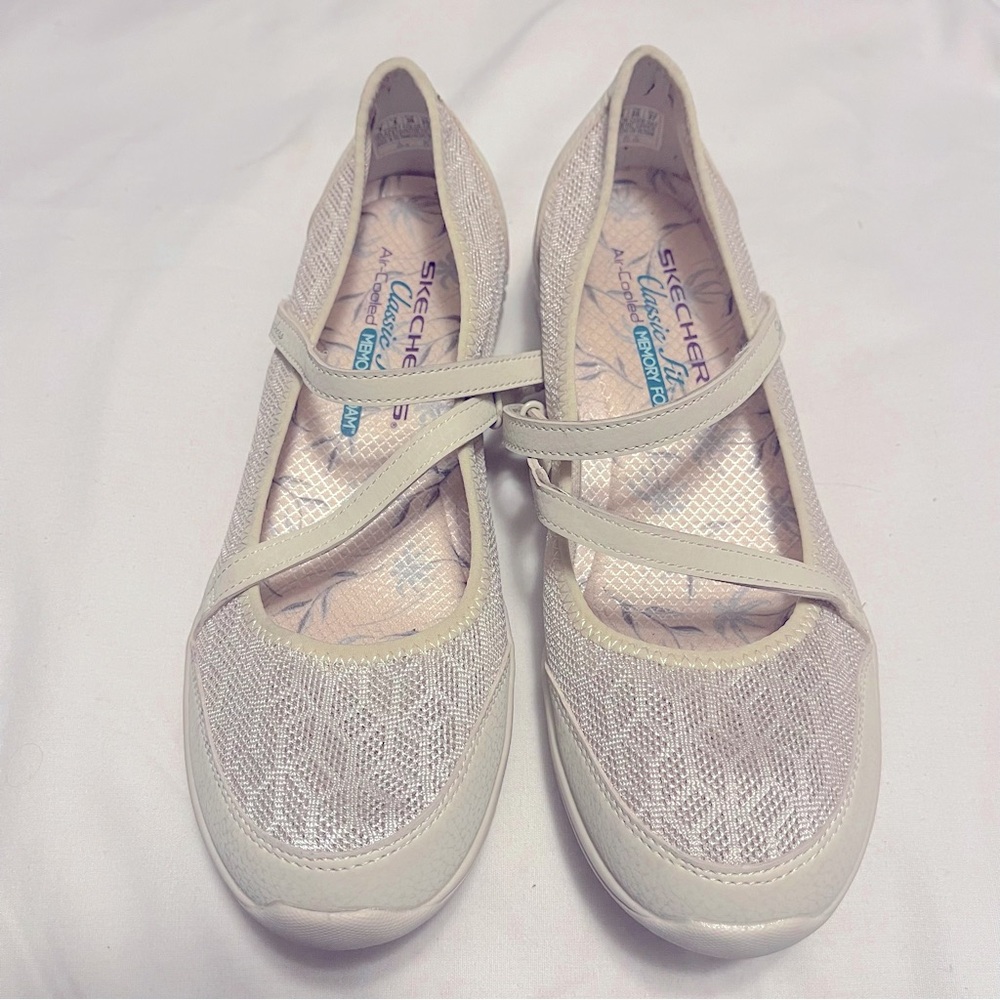 Skechers Women's Cream Flats - Picture 9 of 9